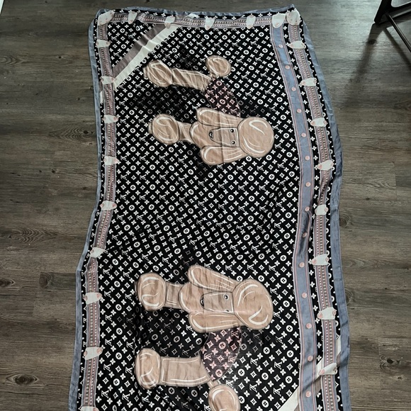 Limited Edition Louis Vuitton LV Design Poodle Dog Scarf/ Shaw !! - Picture 3 of 4